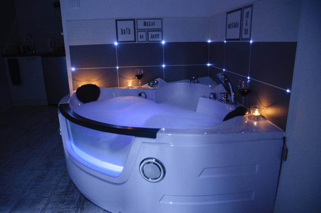 Bedrouse Jacuzzi Apartment Starowislna - Old Town Krasków Dış mekan fotoğraf